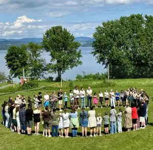 Broderringen på gressbanen_foto.B.Kalvik